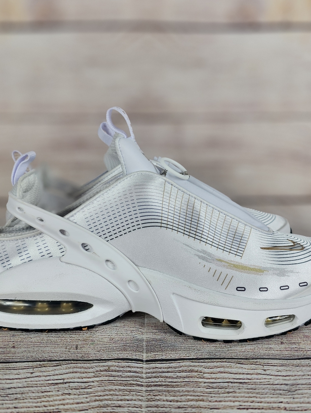 Nike Air Max Craze Women's White / Metallic Gold-Black-Copper Moon Size 10 NWOB